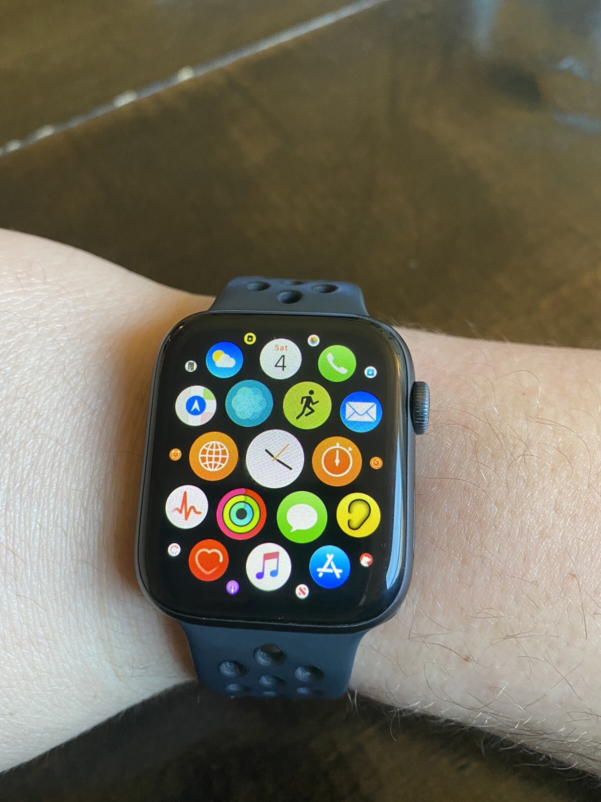 apple watch nike  series 4 44mm space grey aluminium case gps