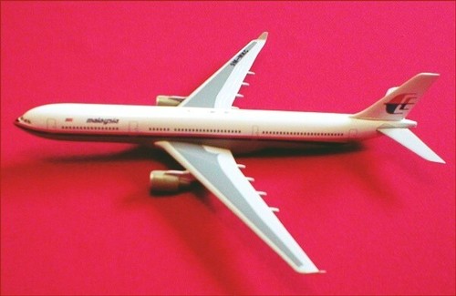Dragon Wings Malaysia Boeing A330-332 1/400 Diecast Plane # 9M-MKC NEW IN BOX - Picture 3 of 3