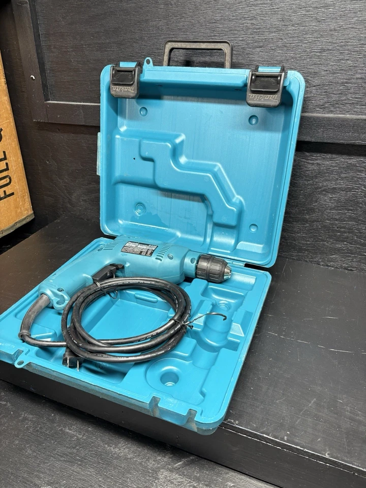 "Un taladro eléctrico Makita 3/8"" usado 6408K mandril sin llave funcionando" Foto 2 de 4