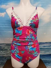NWT Cupshe Womens One Piece Swimsuit Size Medium Magenta Floral Blue red.