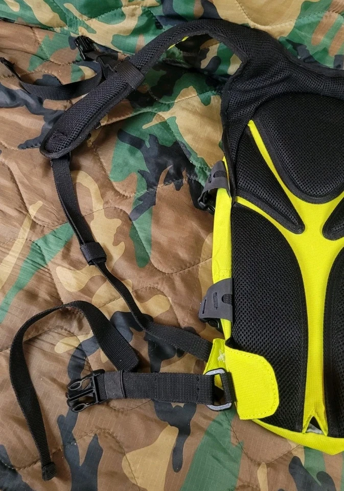Geigerrig Hydration Pack Neon Yellow - image 4 of 4