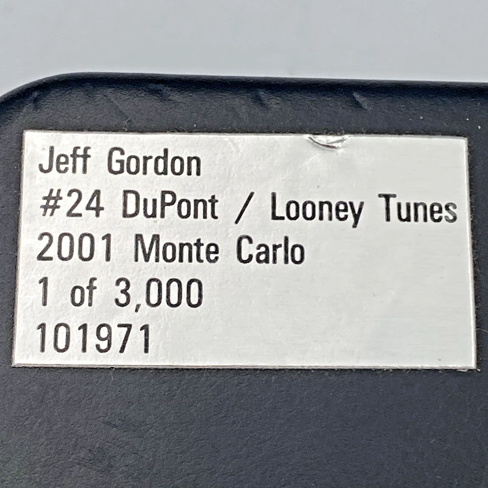 Jeff Gordon #24 DuPont Looney Tunes 2001 MonteCarlo DieCast Car Set 1:64 1of3000 - Image 3 of 4
