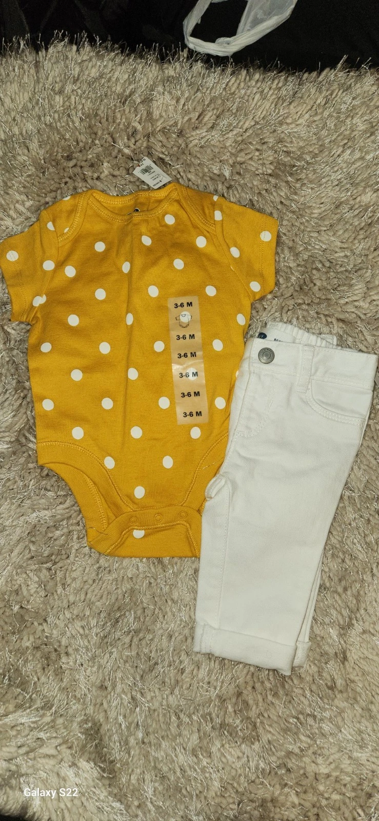 NEW - 22Pcs of BABY GIRL OLD NAVY CLOTHES (SIZE 3/6M)