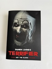 NECA Terrifier Art the Clown 7-inch Action Fi...