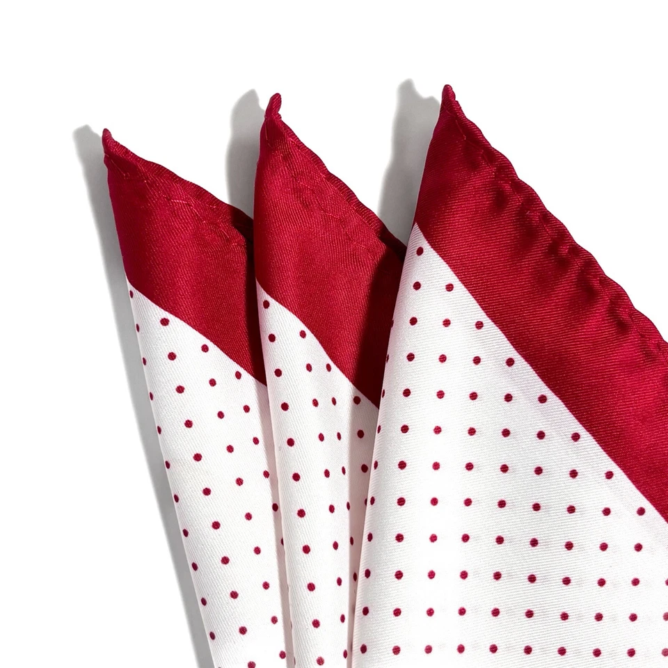 Cuadrado de bolsillo de lunares rojo y blanco similar a la seda (hecho a mano) Foto 2 de 4