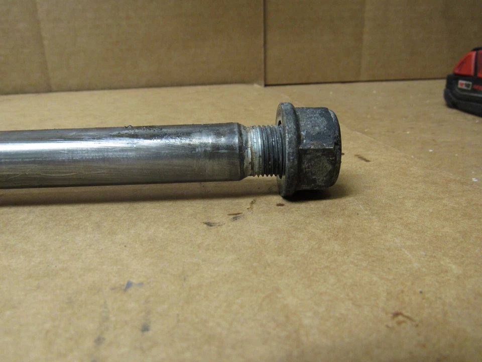 Eje de rueda trasera Honda VT1100C 1996 Shadow Ace 42301-MM8-000 Foto 2 de 4