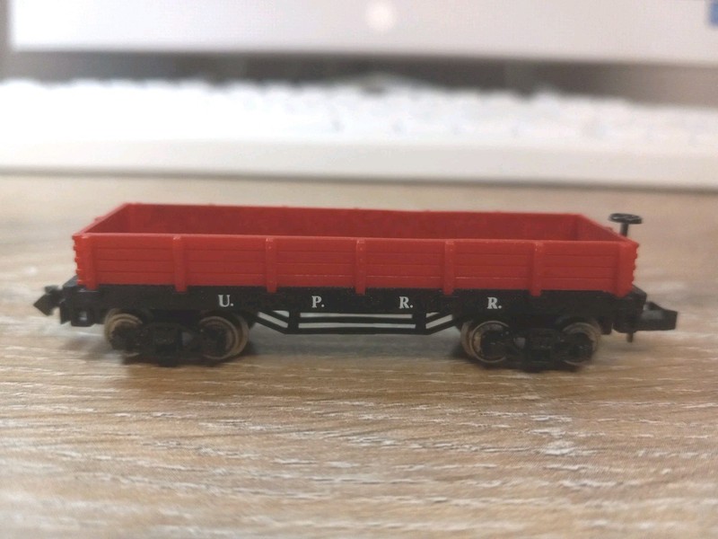 BACHMANN. N SCALE, OLD TIME GONDOLA, UP. W/METAL WHEELS. FREE SHIPPING