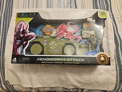 Alien Collection Xenomorph Attack Space Colony Defense Alien Battle Set. N.I.B.