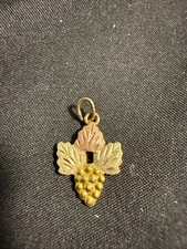 Black Hills Gold 12K Tri-Color gold(yellow, green, rose) Grape Leaf Pendant