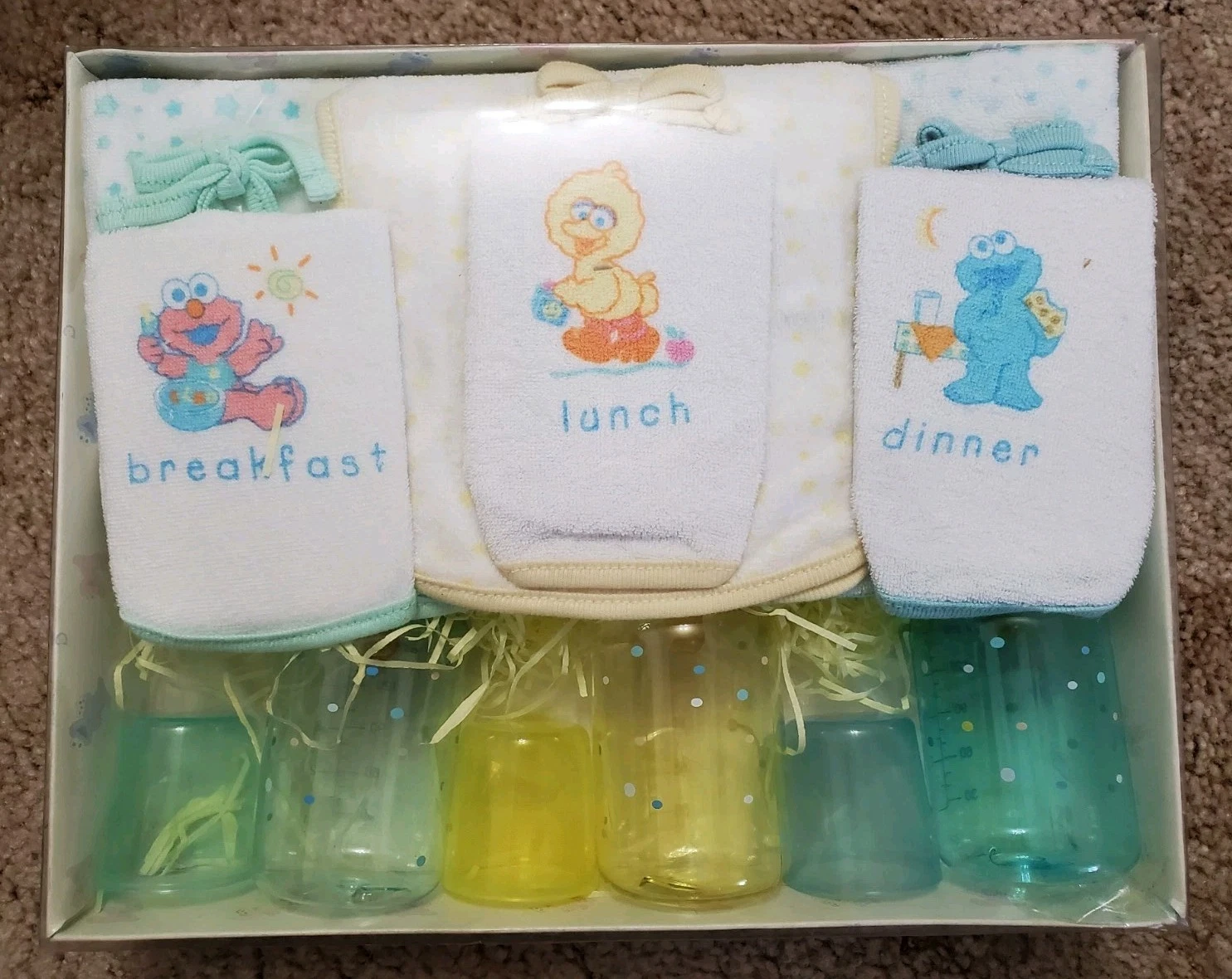 Vintage 2000 Sesame Street Baby 9 pc Feeding Gift Set Bottle Bib Burp Cloths New
Opens in a new wind