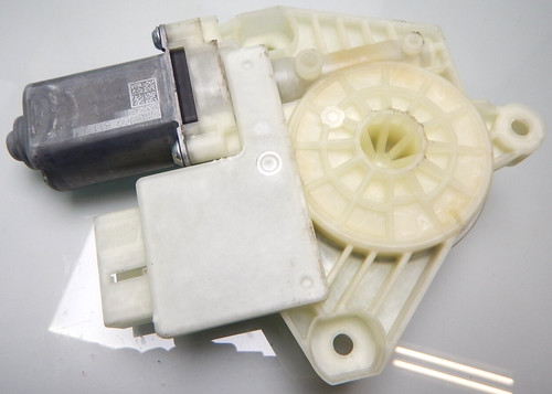 VW GOLF VII / 7 / Kombi / FENSTERHEBERMOTOR / hinten links / 5Q4959811F (BR85)