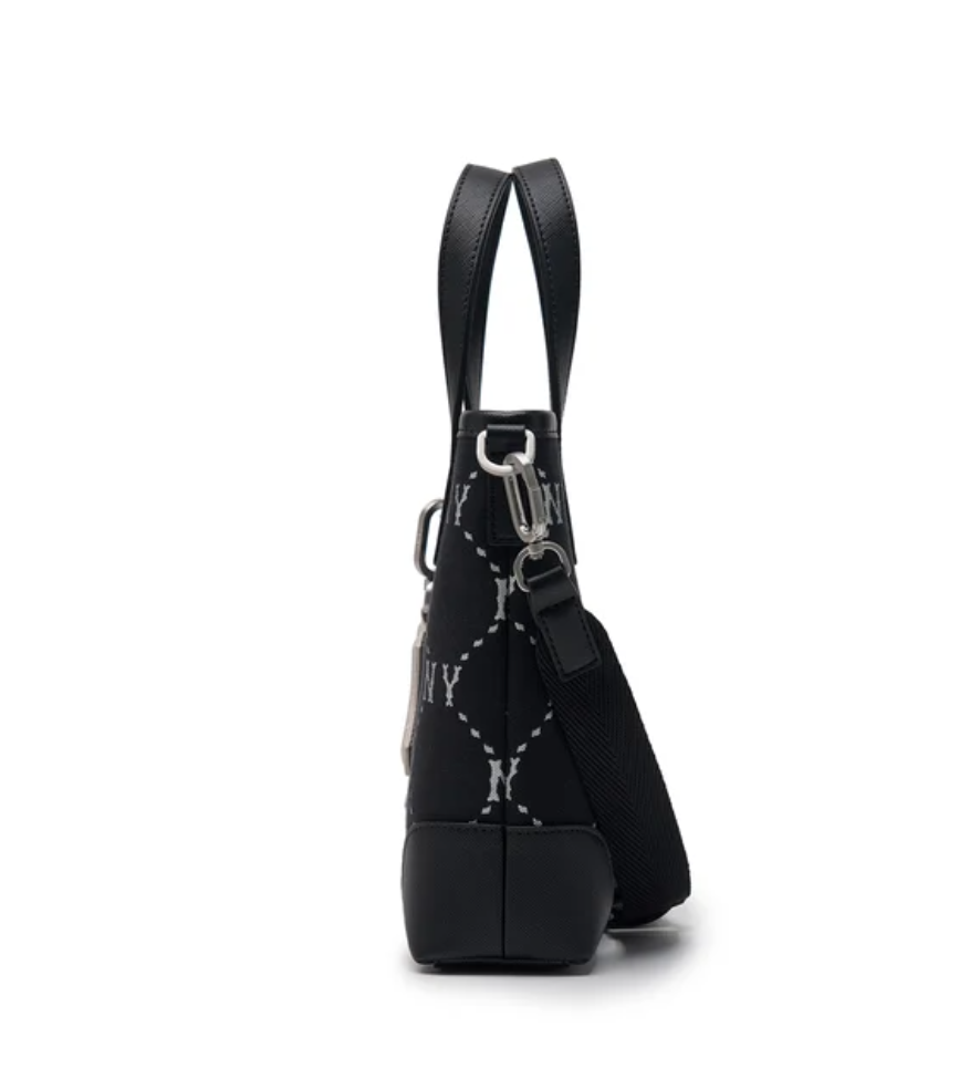 MLB■Classic Monogram Jacquard Crossbag ■送料込 MLB Classic Monogram Jacquard Digital Device Pouch M NY