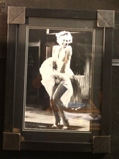 Marilyn Monroe 7 year itch dress blowing up Black Frame dbl. Black Mat 33 x 40
