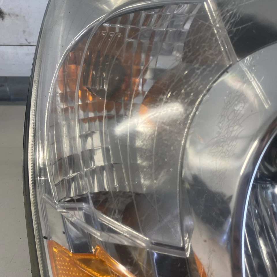 Faro halógeno izquierdo lado pasajero Kia Sportage 2009 A046399 Foto 2 de 4