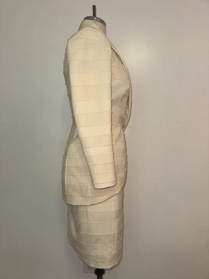 Conjunto de traje falda marfil John Galliano talla 8 - 1999 Foto 2 de 4