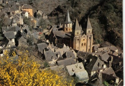CONQUES - Les Gorges de l'Ouche - le village aux toits de lauzes