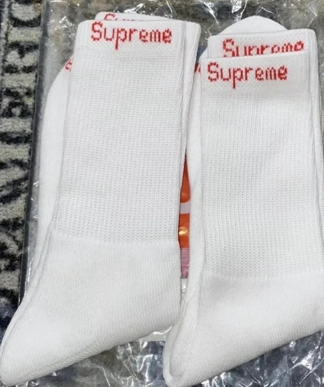 Supreme x Hanes White Crew Socks Pack of 4 Unisex Size 6-12 Sealed
