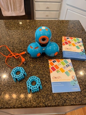 Wonder Workshop Dash Robot - Used in good condition includes challenge cards