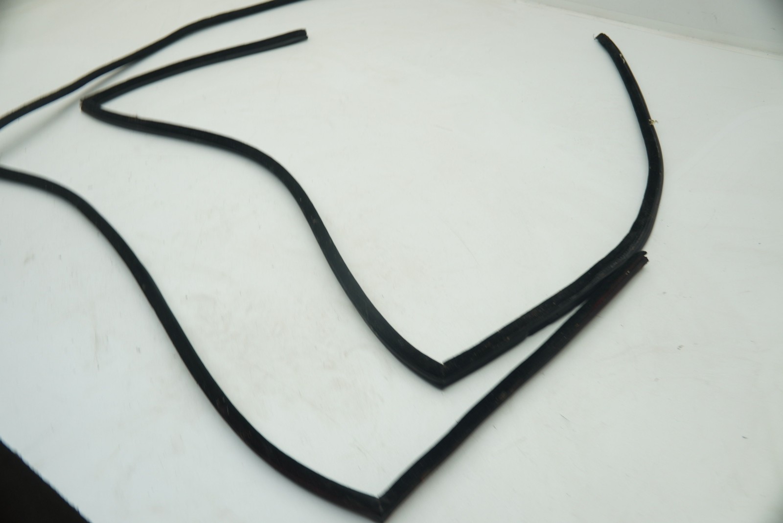 Front Weather Strip Seal Gasket Edge Protection Ferrari Mondial Cabriolet 1985
