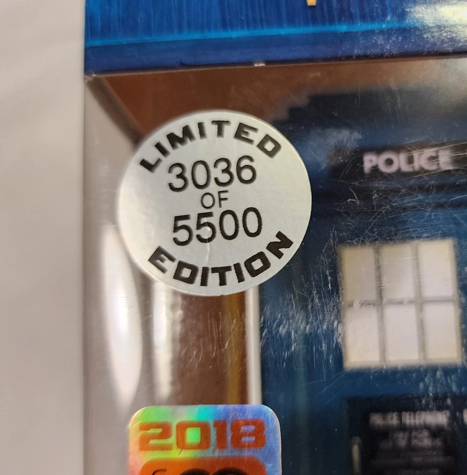 Peluche BBC Super Blitz Doctor Who 13th Doctor exclusivo de verano #3036/5500 Foto 2 de 4