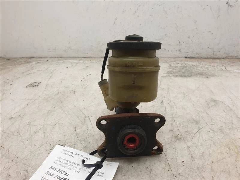 Toyota 4 Runner V6 1989 montaje de cilindro maestro de freno de 3,0 L Foto 2 de 4