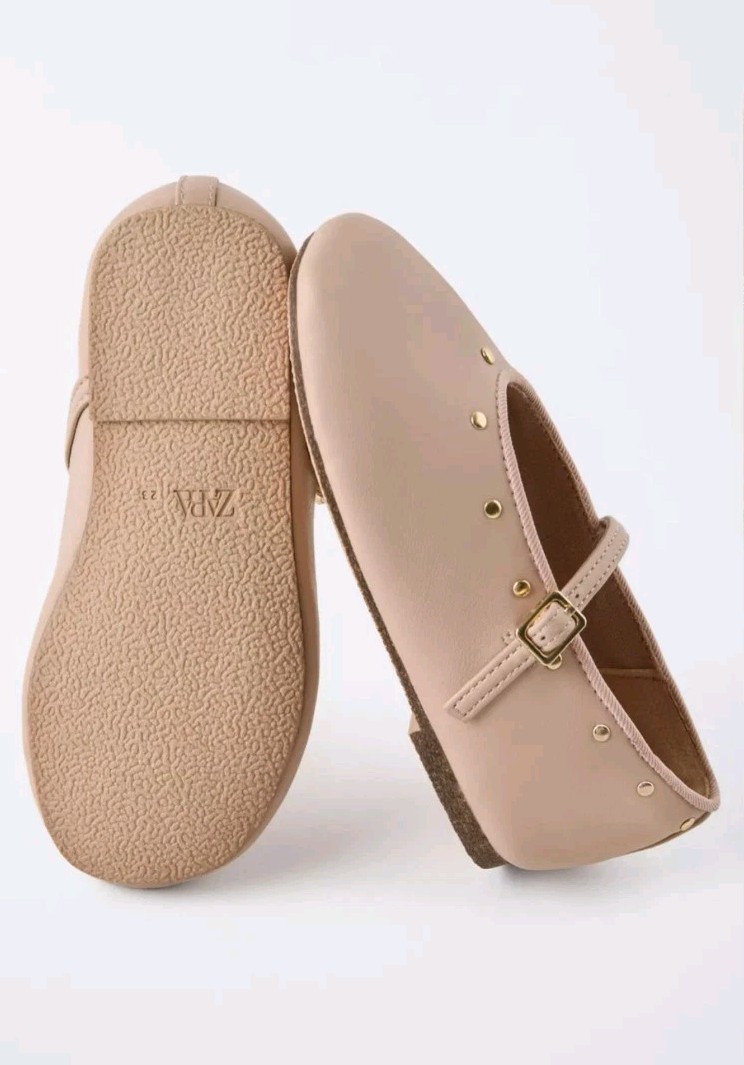 NUEVO CON ETIQUETAS $39 Zara Niñas Pequeñas EE. UU. Talla 9.5 Tachonado Mary Jane Ballet Pisos EUR 26