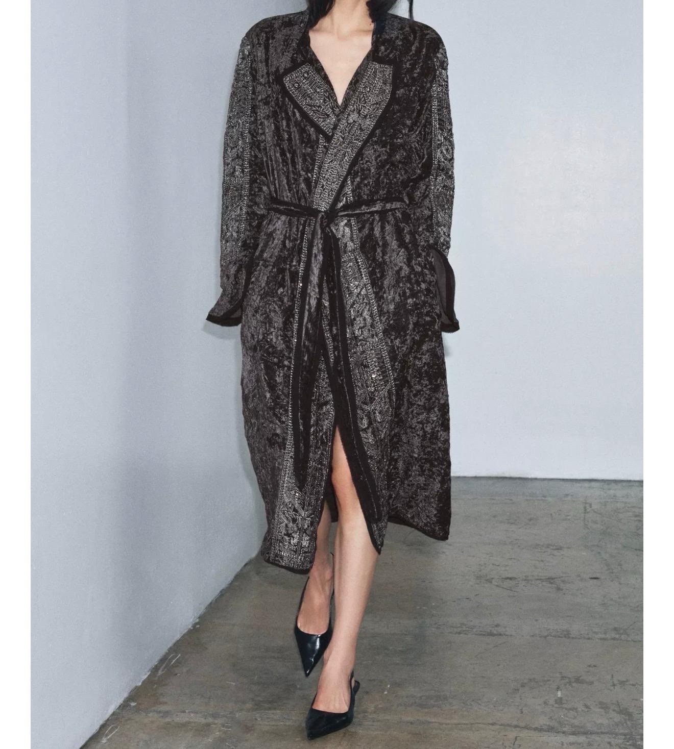 ZW COLLECTION LIMITED EDITION EMBROIDERED VELVETKIMONO image 3