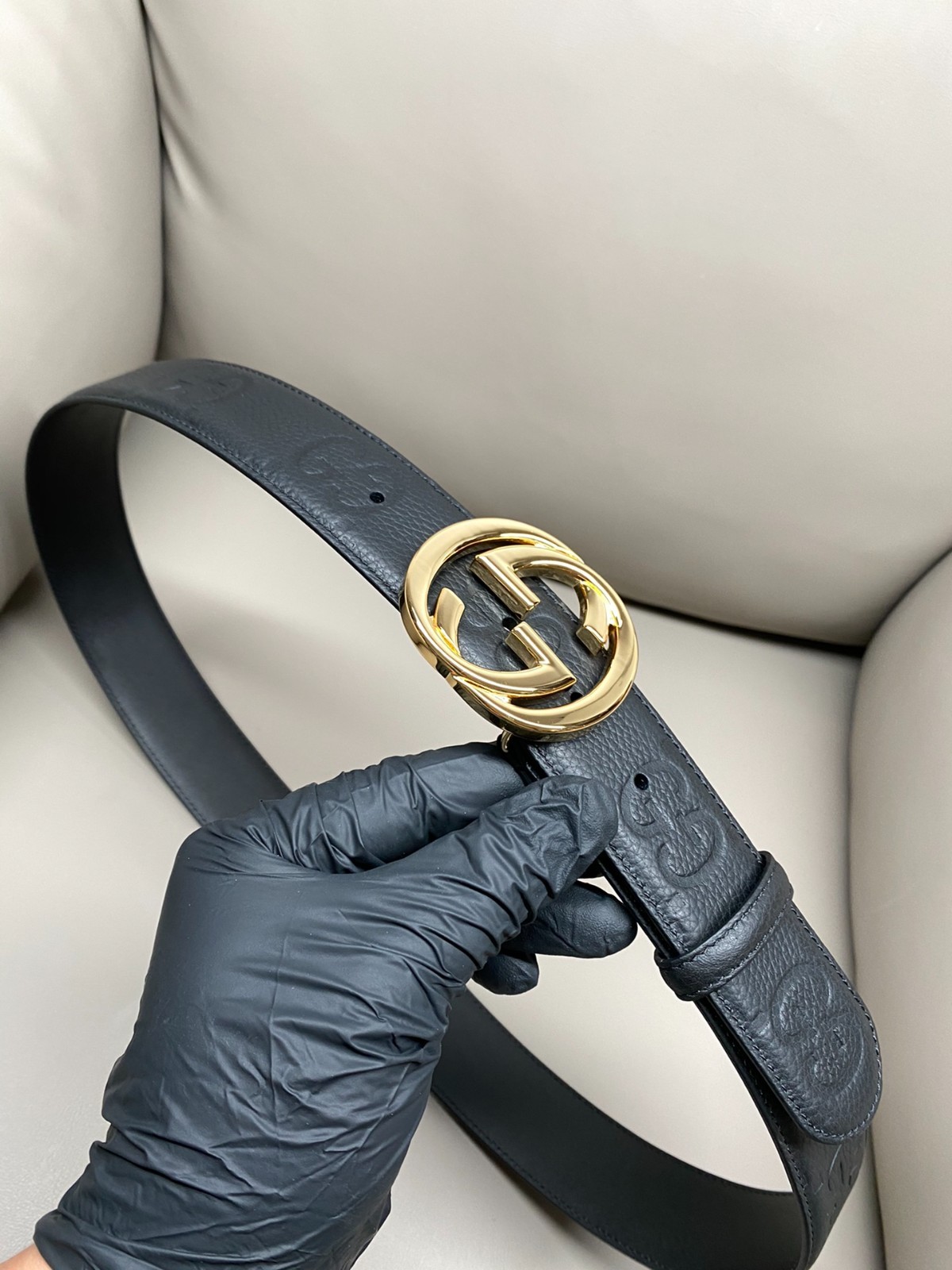GUCCI Black Leather Belt with Gold Buckle Classic Logo 100% Authentic-image