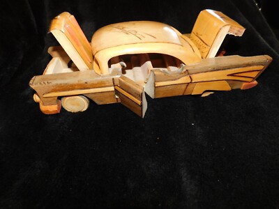 木製ミニカーキャデラック モチーフ（Cuba Handmade Wood Car WOODEN CAR 1950'S STYLE MODEL CUBA OPENING BOOT DOORS AND BONNET