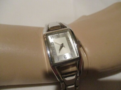 UNBRANDED  7 1/4'' Silvertone Link Watch w/1'' Face w/Numbers Model # Y121E
