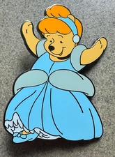 PIN WINNIE THE POOH DRESSED AS CINDERELLA 3" JUMBO FANTASY PIN
