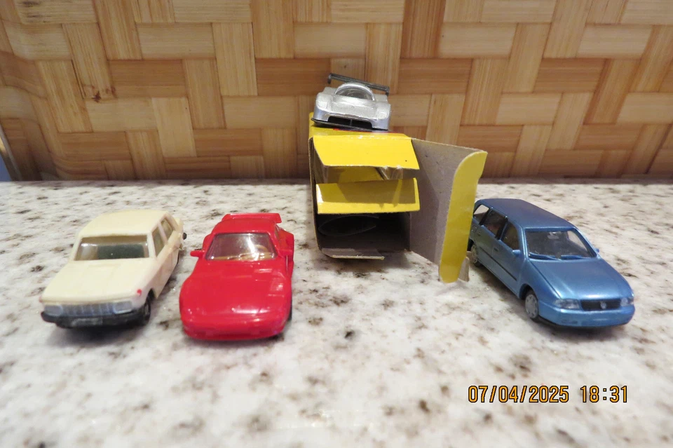 Modèles 1/87 : PORSCHE 911 Turbo , VOLKSWAGEN break , WARTBURG 353 , SAUBER C9  - Photo 4/4