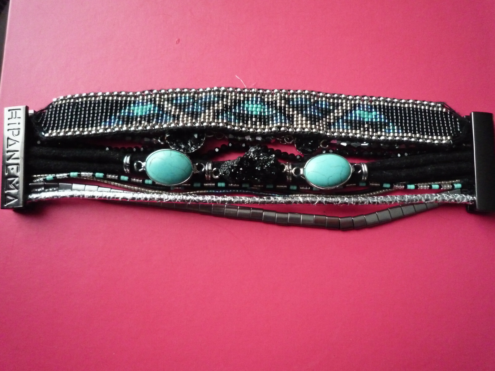 Bracelet Hipanema noir en taille L l'accessoire idéal pour vos soirées