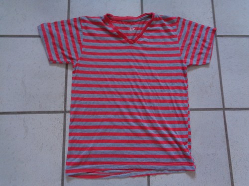 T-Shirt, grau - rot gestreift, V-Ausschnitt, 100% Baumwolle, 38 - 40