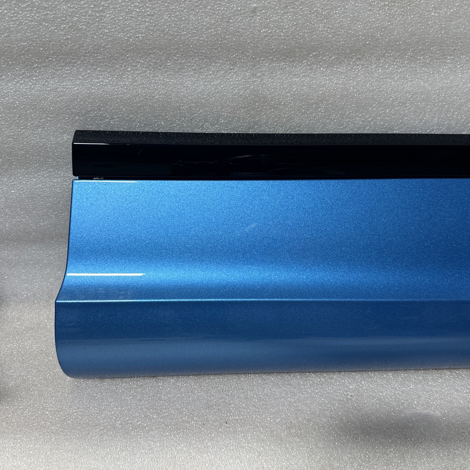 2022 BENTLEY BENTAYGA FRONT RIGHT EXTERIOR DOOR MOLDING COVER TRIM OEM 36A853072