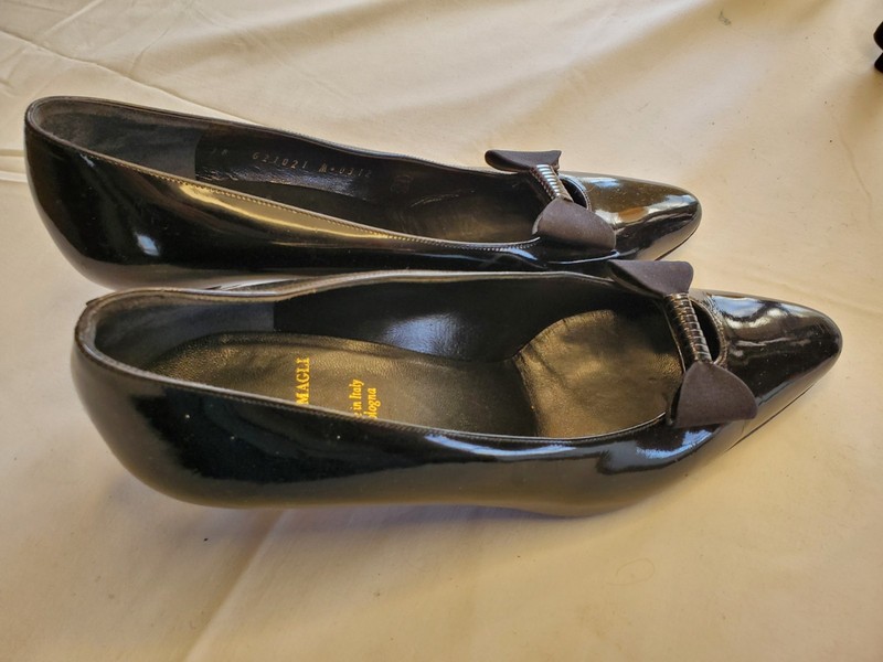 Vintage Bruno Magli Black Patent Leather Heels Pumps With Bows 38