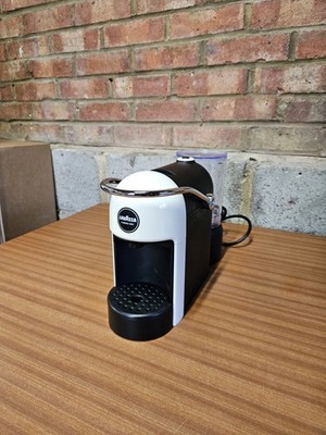 Lavazza A Modo Mio (Modell: LM Jolie) Pod Kaffeemaschine weiß voll funktionsfähig