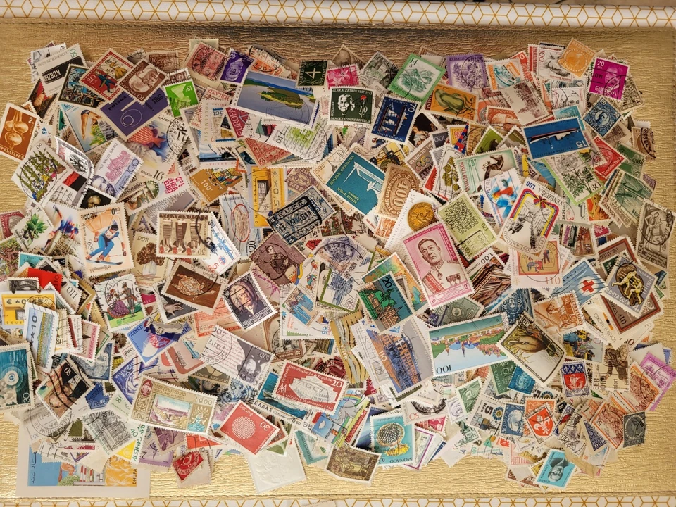 Lot (7) 300 Grammes Timbres  Monde Décollés , 5000 Timbres. Voir Description - Photo 1/1