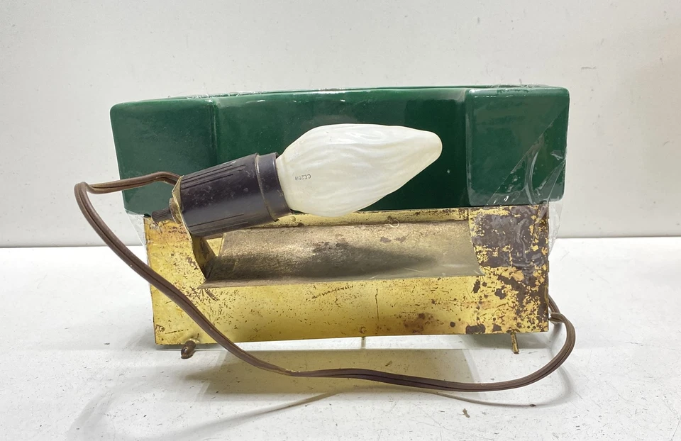 Maddux Vintage Lamp. 6 inch Tall. MCM California Pottery -Accent Lighting - Image 3 of 4