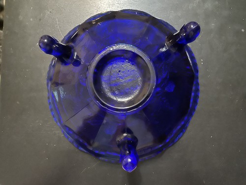 Vintage Fenton geformte kobaltblaue Glasschmetterlinge & Beeren Kugelfußschüssel - Bild 7 von 7