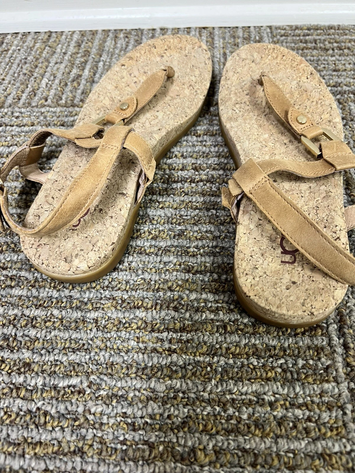 Sandalo UGG Aleigh perizoma e fibbia imbracatura posteriore sughero suola superiore donna 7 marrone chiaro ottime condizioni