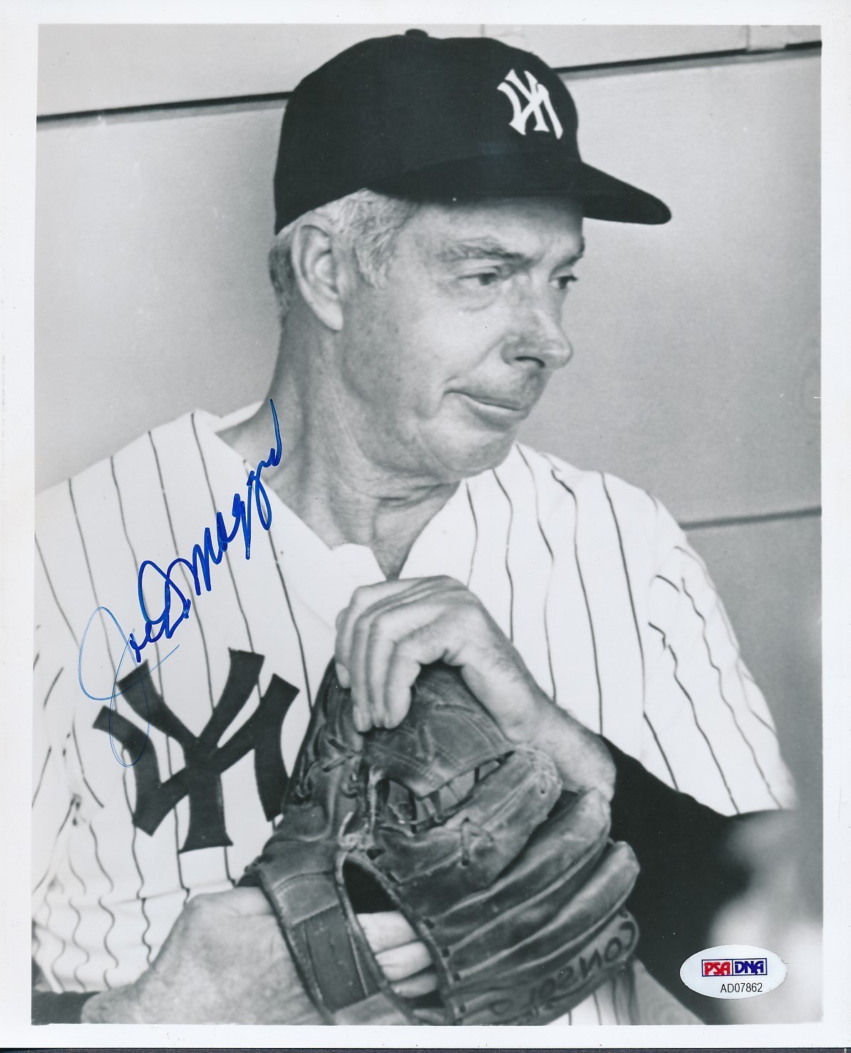 Joe DiMaggio Yankees Signed 8x10 Photo Autograph Auto PSA/DNA AD07862