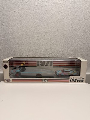 M2 Machines RAW Super Chase Coca-Cola 1968 Dodge COE & 68