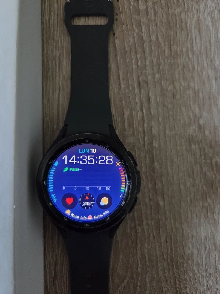 Samsung Galaxy Watch4 Classic, foto 4 di 5