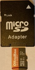 karta microSD 32 GB z czarnym adapterem na kartę SD