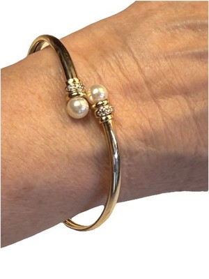 10k Gelbgold Perle Nahkampf Diamant gekappte Enden 7'' Armband 6g aufklappbarer Armreif