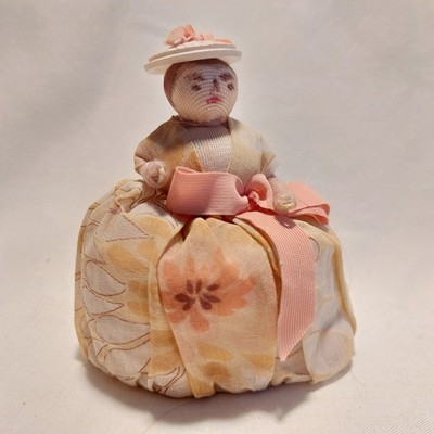 x-94420	Alte Stoff Teepuppe Half Doll Eierwärmer H:ca. 10cm,