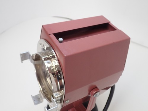 Mole-Richardson Mini-Mole Fresnel Tungsten Light (120-240 VAC) - Picture 4 of 10