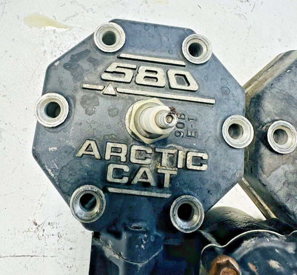 OEM 1999 Arctic Cat Pantera 580 EFI Snowmobile Cylinder Head ZR Panther - Imagem 3 de 4