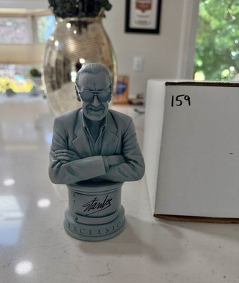 Gentle Giant Stan Lee Mini Bust Figure Statue SIGNED ULTRA RARE #159/200 W/COA